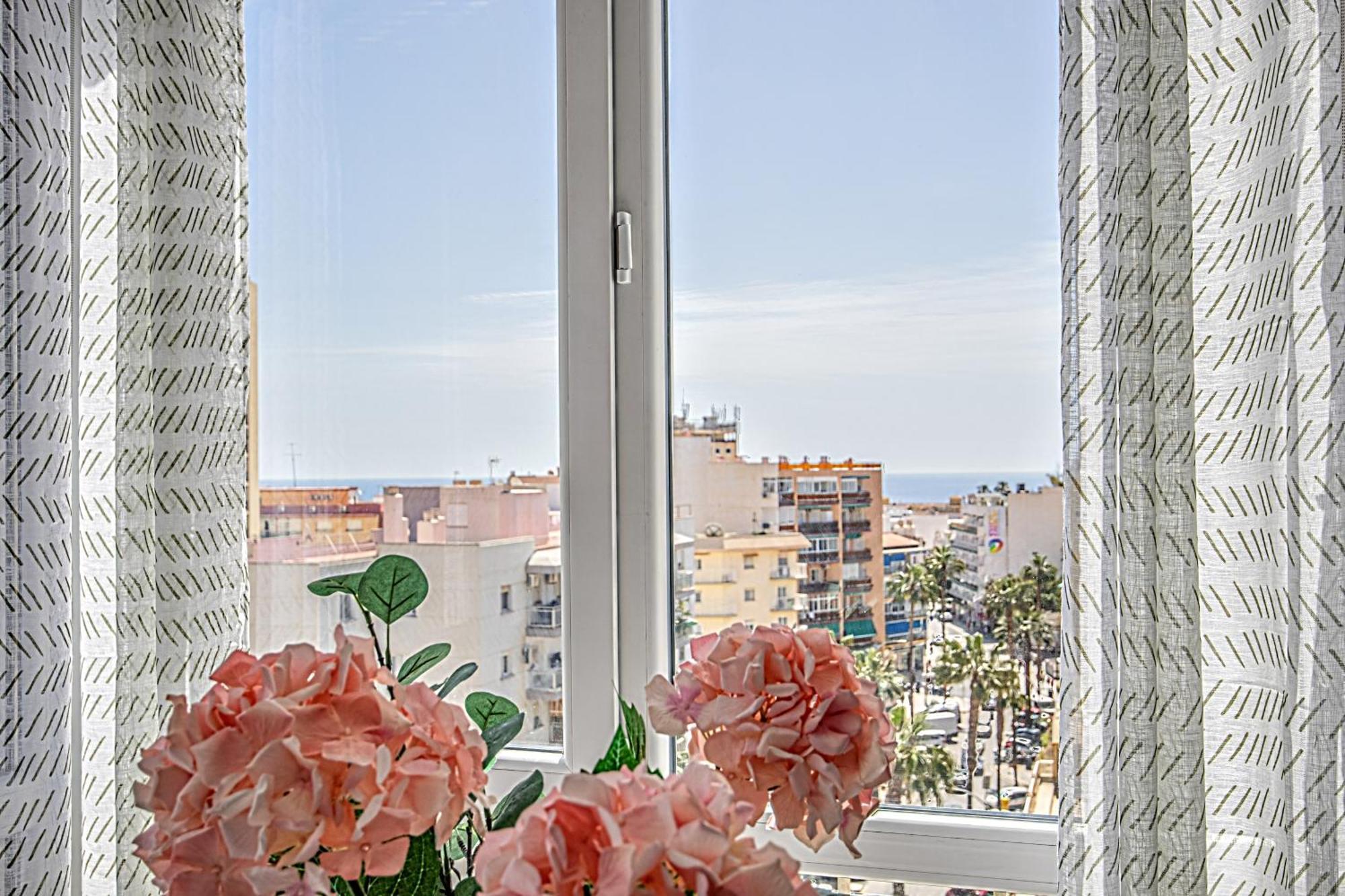 Elegant Studio With Pool And Seaview Torremolinos Bagian luar foto